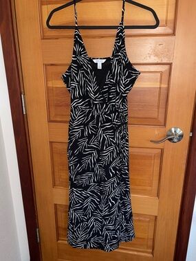 Nine West Women's Black & Off White Spaghetti Strap Slip Dress - size L.  EUC.